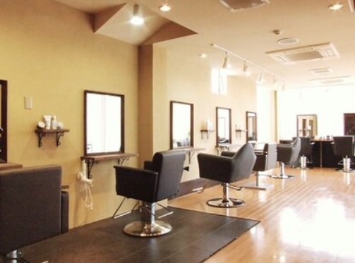 【国体道路】チェック日に向けて自分でスケジュールを組んでレッスンするスタイル♪個人レッスンを中心として技術を学んでいくヘアサロン「Papillon Rose(パピヨン ロゼ)」からアシスタント(美容師)の求人☆★