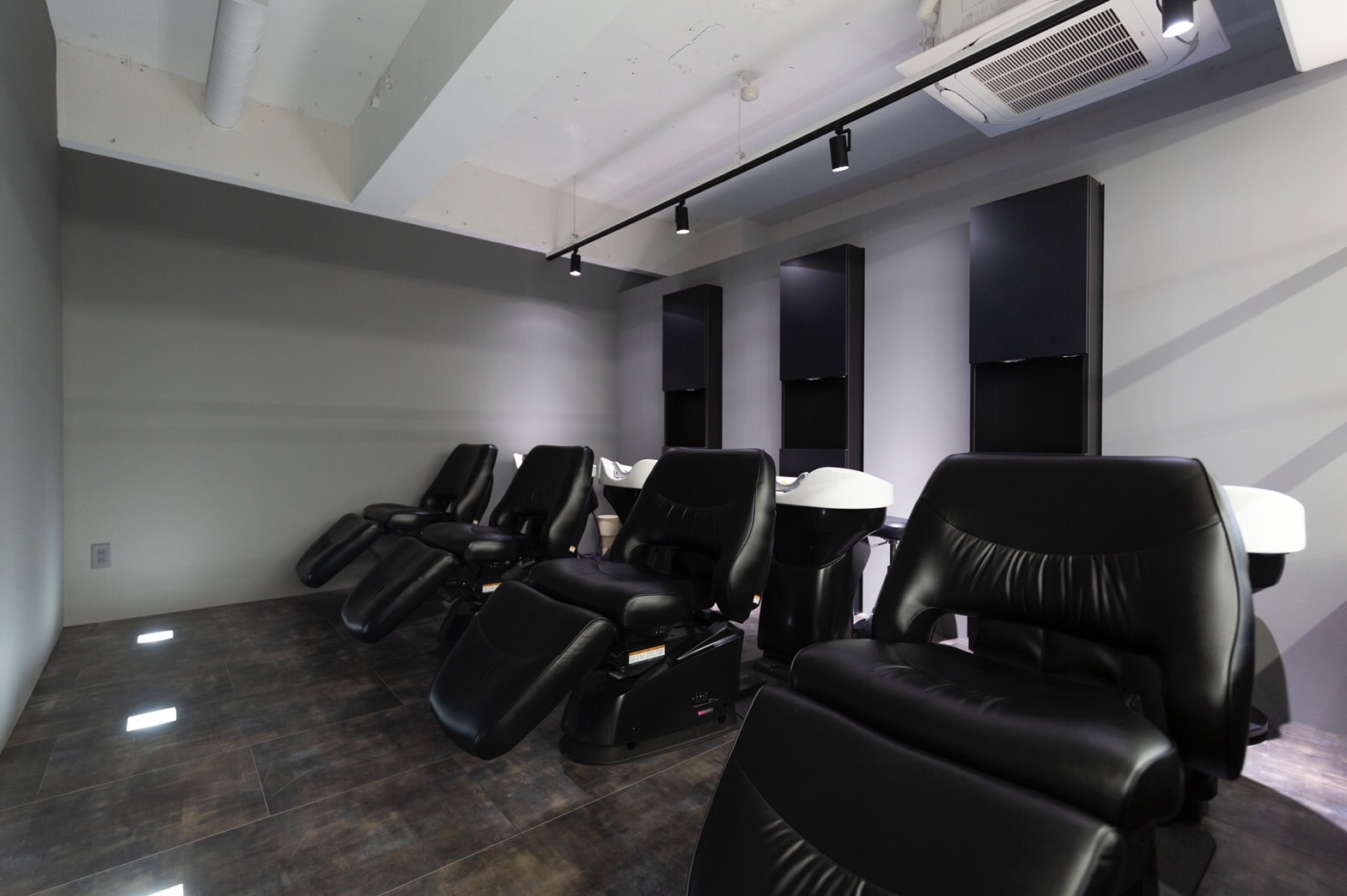 【新福島】お客様に寄り沿える半個室サロン！朝レッスンで夜遅くなる心配なし！≪遅くとも19時台には退勤OK≫≪年間休日115日≫≪社会保険完備≫≪実働8時間≫≪撮影やヘアショーにも参加OK≫人間関係good！！「Litzy by KHAIR 女性専用サロン（リジーバイハイルジョセイセンヨウサロン）」からアシスタント（美容師）の求人☆☆