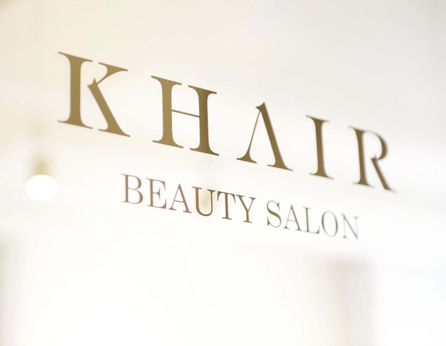 【西梅田】朝レッスンで夜遅くなる心配なし!≪撮影やヘアショーにも参加OK≫≪社会保険完備≫≪年間休日115日≫待遇面バッチリで長く安心して働ける環境!!実績のあるオーナーさんの元で技術を磨ける!!本物志向の女性へ癒しと技術を提供する「KHAIR(ハイル)」からアシスタント(美容師)の求人☆☆