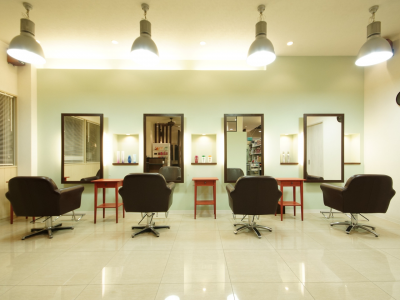 【弥刀】≪完全週休2日制≫≪社会保険完備≫医療美容や毛髪科学にも力を入れており、新しいことにもどんどん挑戦していきます！他のサロンではなかなか学ぶことのできない技術も習得可能！「HAIR CREATION CRAFT（ヘアークリエイションクラフト）」からアシスタント（美容師）の求人☆★☆