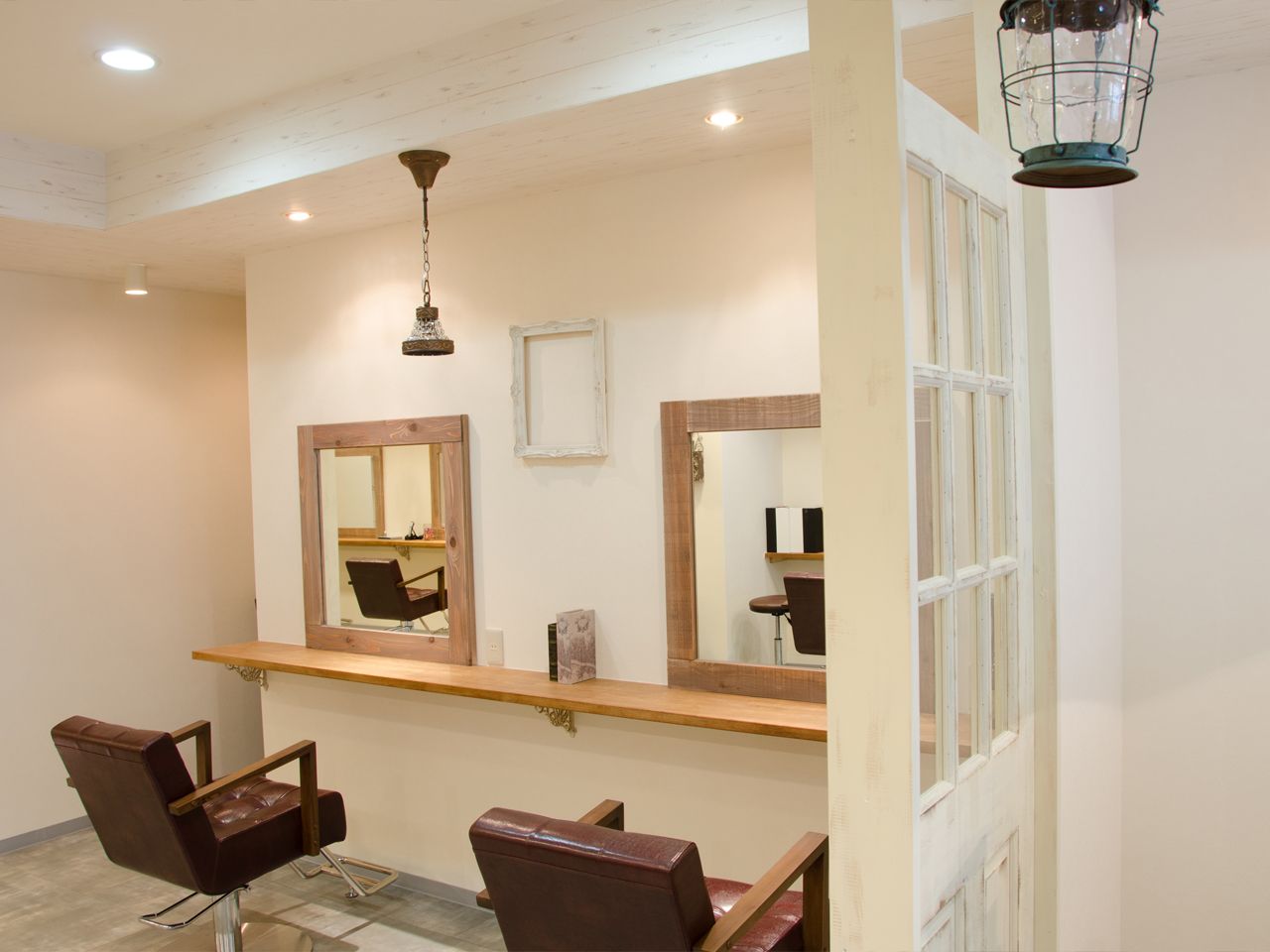 【心斎橋】≪フリー40％／指名50％還元≫≪圧倒的な集客力で入客チャンス大!!≫≪社会保険あり!!≫月給30万円以上稼ぐ事が可能「little 心斎橋（リトル シンサイバシ）」からスタイリスト・jrスタイリスト（美容師）の求人★☆