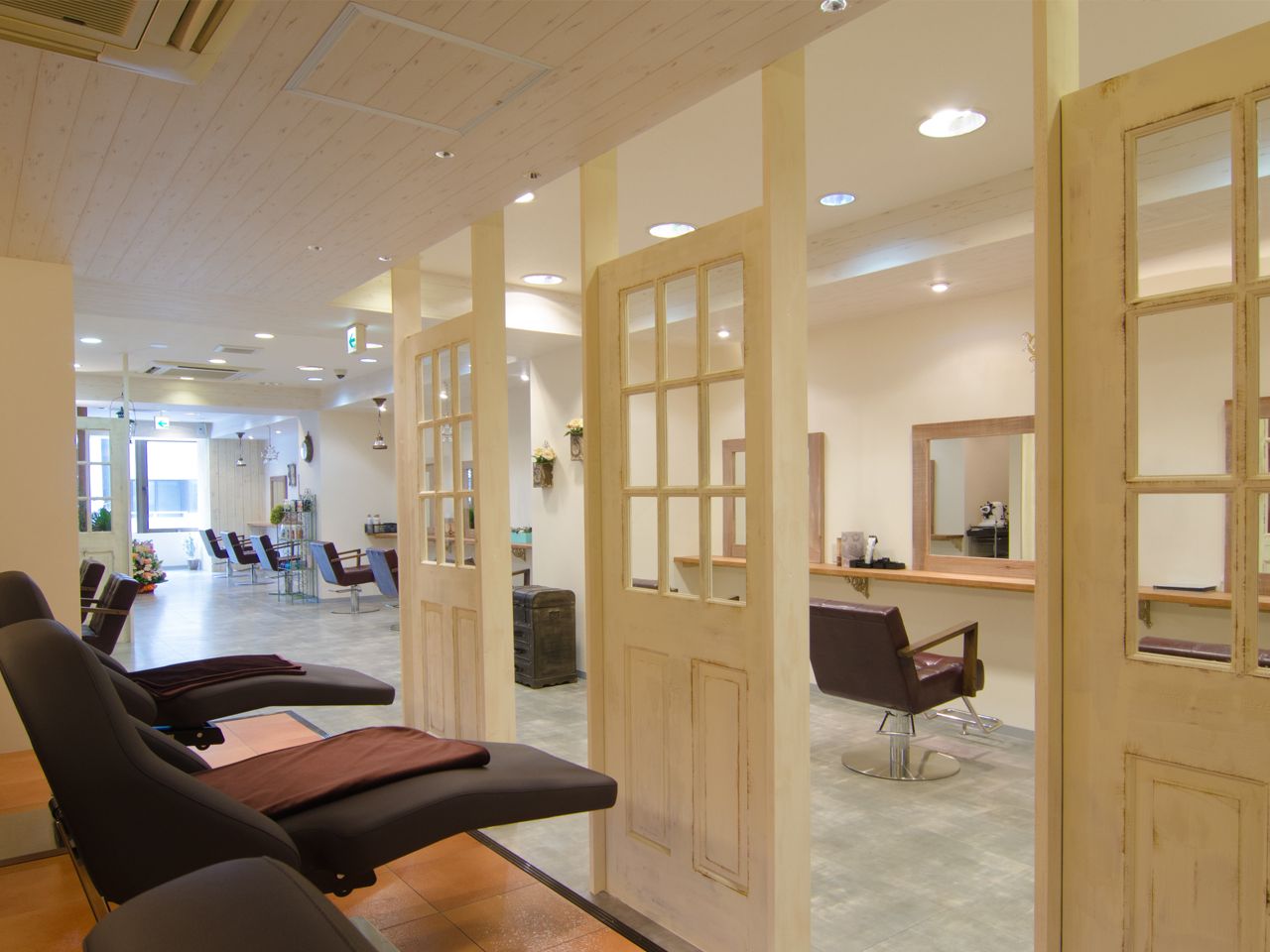 【心斎橋】≪フリー40％／指名50％還元≫≪圧倒的な集客力で入客チャンス大!!≫≪社会保険あり!!≫月給30万円以上稼ぐ事が可能「little 心斎橋（リトル シンサイバシ）」からスタイリスト・jrスタイリスト（美容師）の求人★☆