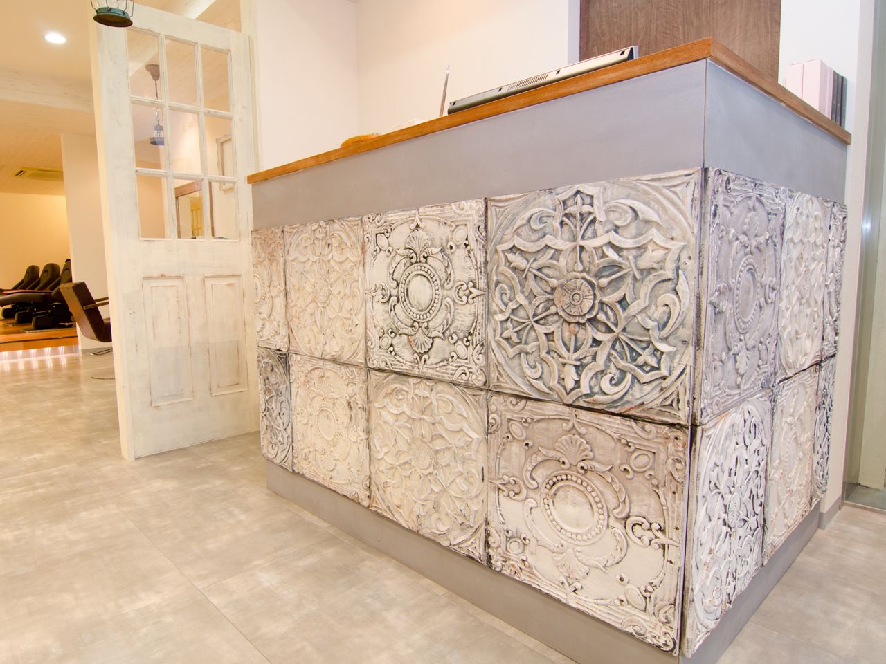 【心斎橋】≪フリー40％／指名50％還元≫≪圧倒的な集客力で入客チャンス大!!≫≪社会保険あり!!≫月給30万円以上稼ぐ事が可能「little 心斎橋（リトル シンサイバシ）」からスタイリスト・jrスタイリスト（美容師）の求人★☆