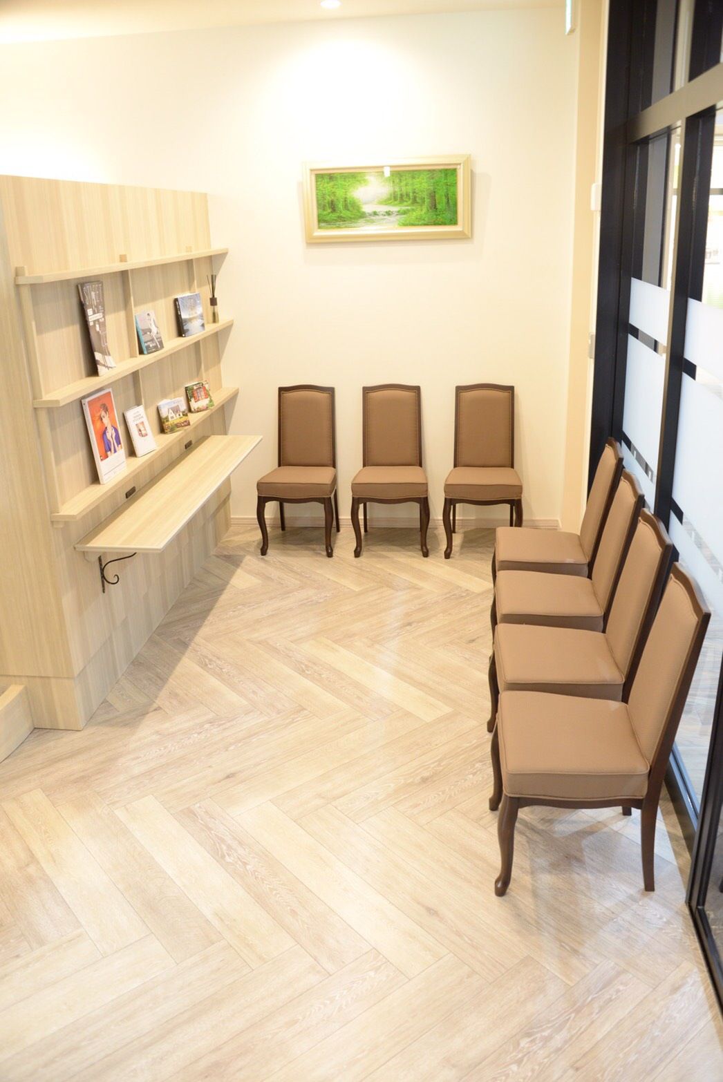 【土山】≪社会保険完備≫≪完全週休2日制≫≪住宅手当あり≫≪デビューまで最短で2年半!!≫長く働ける環境がそろった高待遇が大人気!!地域密着型アットホームサロン「LASSIC HAIR 土山店(ラシックヘアーツチヤマテン)」アシスタント(美容師)の求人★☆