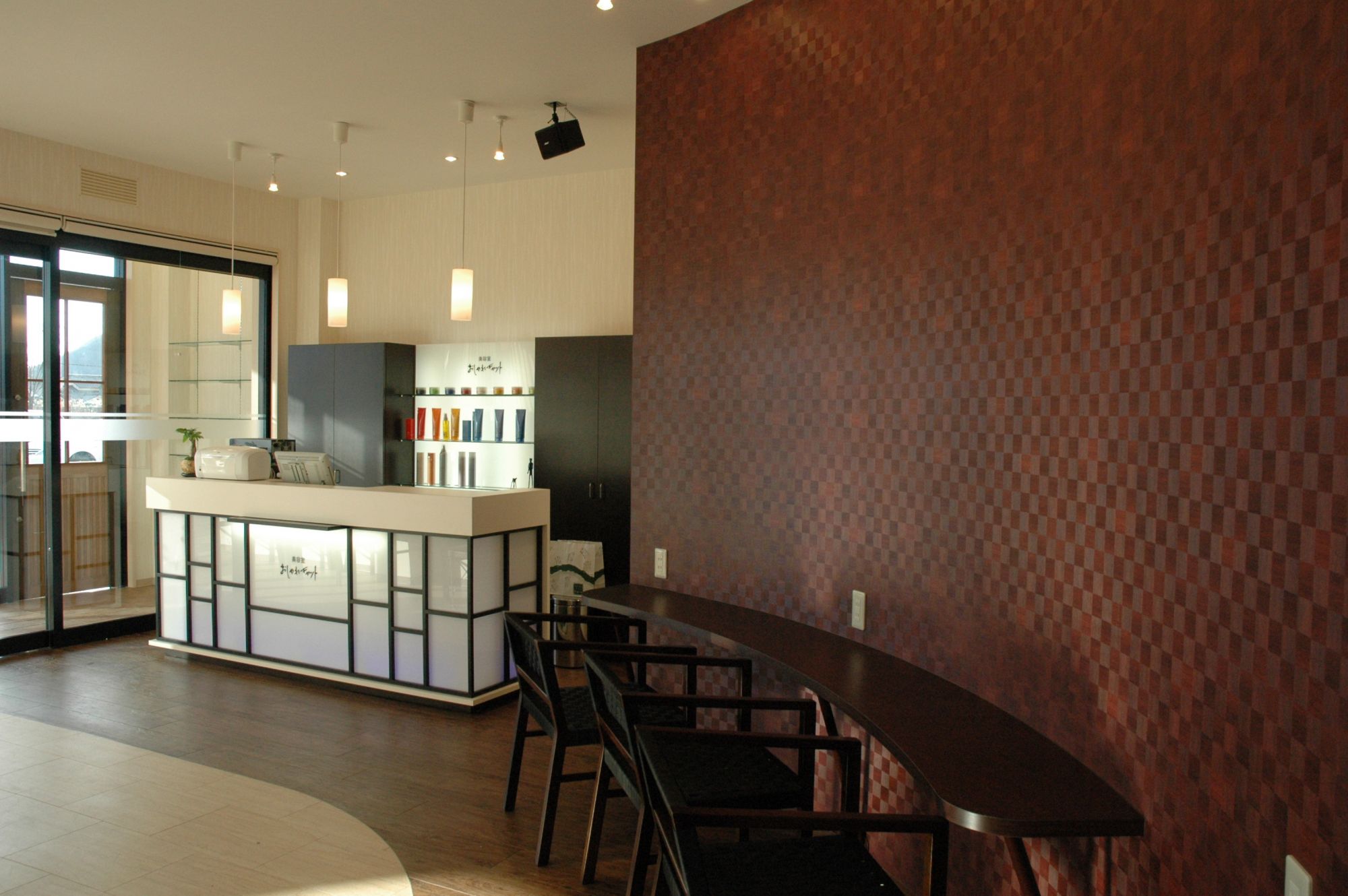 【日本へそ公園】≪社保完備♪≫≪完全週休2日制≫≪家族手当あり≫など、一生働いて行ける環境が◎!!スタッフ同士のチームワーク抜群のアットホームサロン「LASSIC HAIR 西脇店（ラシックヘアーニシワキテン））」からアシスタント（美容師）の求人☆★