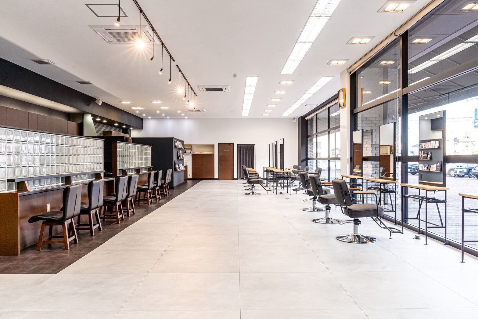 【別府】≪社保完備!!≫≪完全週休2日制≫など、通信生や新卒生に方でもしっかりとした環境で働いてもらえる環境が最高!!地域密着型アットホームサロン「LASSIC HAIR 加古川店（ラシックヘアーカコガワテン）」からアシスタント（美容師）の求人☆★