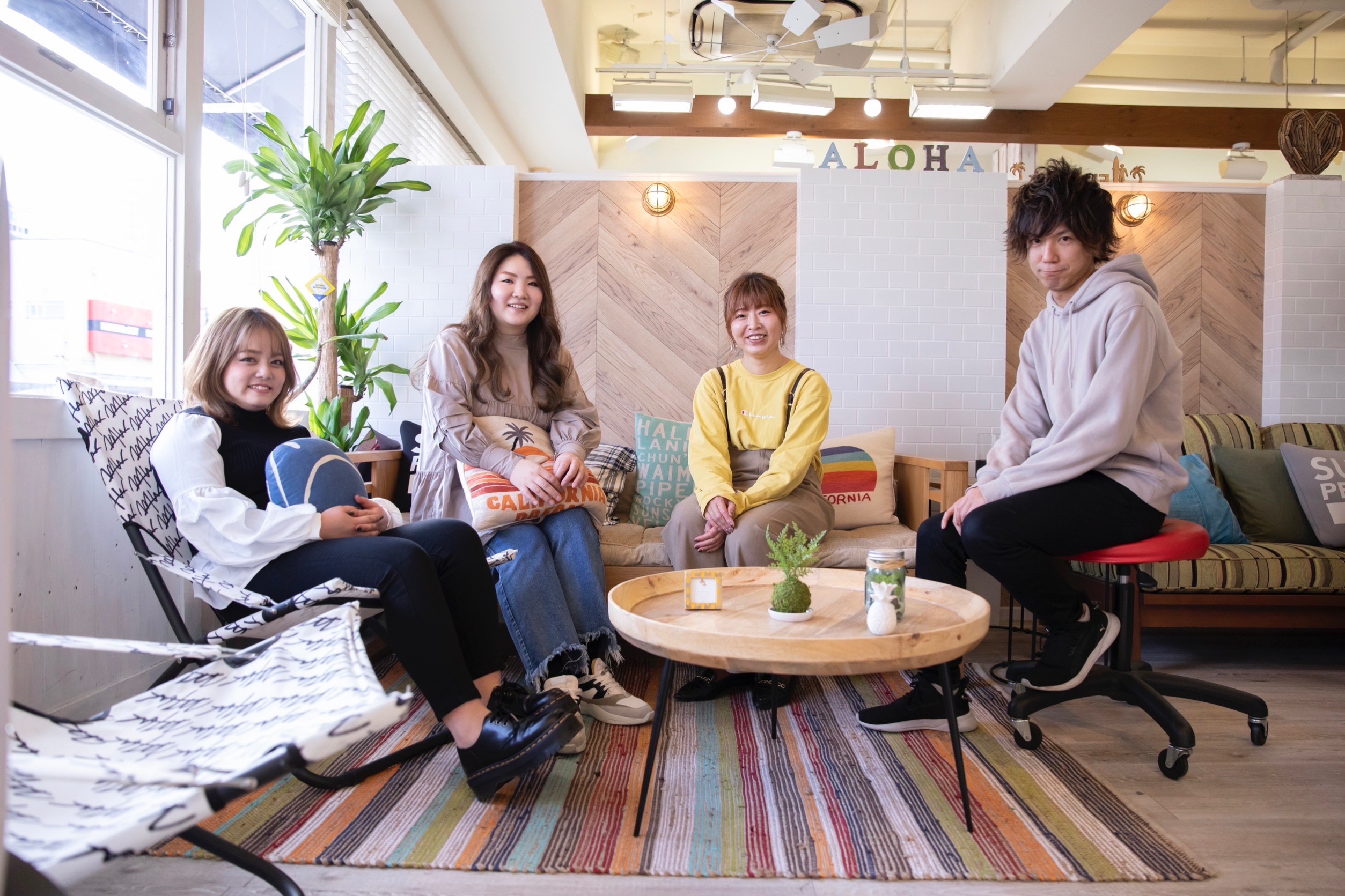【大久保】≪月9日休み≫≪遅くても20時ごろには退勤可能!≫≪社会保険完備≫≪年1回健康診断あり≫クリエイティブな事にもどんどんチャレンジして行けます!レッスン環境も充実!チームワーク抜群の「flare-志-(フレアミラーレ)」からアシスタント(美容師)の求人☆☆