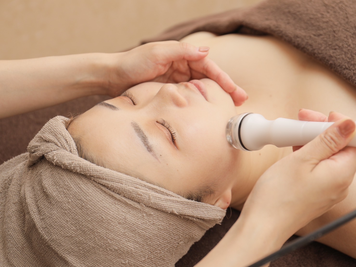 【大久保】≪社会保険完備≫≪完全週休2日制≫≪19時ごろに退勤可能≫ハイパーナイフ、ラドンマットテスラシェイプなどの痩身、ホワイトニング、光脱毛、WAX脱毛など様々なメニューでお客様をきれいにするトータルビューティーサロン「laure’a（ラウレア）」からエステティシャンの求人☆☆