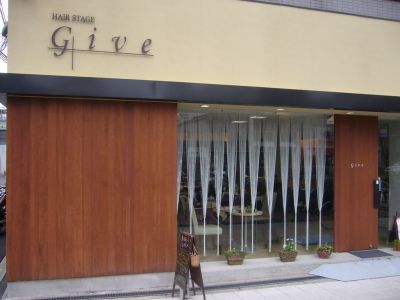 【弁天町】≪社会保険完備≫≪月8日休み≫≪大入り手当あり≫頑張った分評価される体制♪丁寧な接客で地域のお客様から愛されています☆元気とノリ重視、スタッフ仲もバッチリ☆ボランティア活動などもする地域密着サロン「give 弁天町(ギブ ベンテンチョウ)」からアシスタント(美容師)の求人です☆★☆