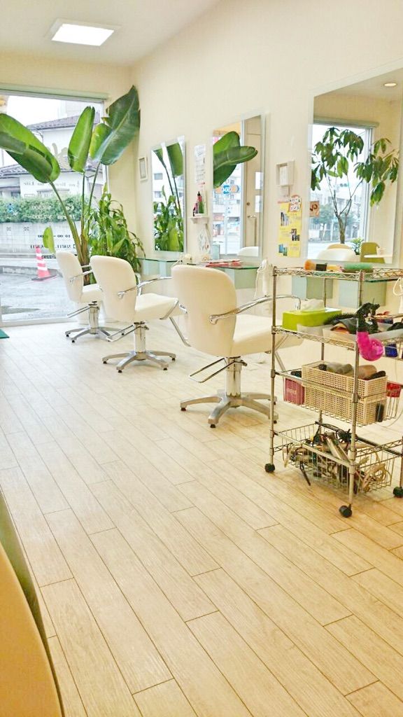 【火の見下】遅くても21時には退勤しているので負担も少なく働けますよ☆明るい性格の女性オーナーを中心にご近所にお住まいのお客様をキレイにしていきませんか 地域密着型×少人数のアットホームなヘアサロン「Olive(オリーブ)」からスタイリスト(美容師)の求人☆★☆