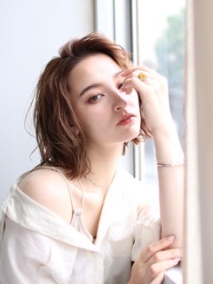 【西田辺】≪年間休日106日≫≪有給休暇あり≫≪社会保険完備≫≪月給22.3万円≫≪営業中レッスンもあり≫産休、育休取得実績あり！公休も連休で取れて、レッスンは強制なしのマンツーマン指導！髪質改善も人気のサロン「EN by Hair Leafy（エンバイヘアーリーフ）」からアシスタント（美容師）の求人☆★☆