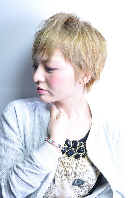 【井尻】★駅チカなので通勤も◎サロンに機材があるので撮影技術も学べる環境☆日々のレッスンで技術を高め、スタイリストデビューを目指しましょう！！ヘアサロン「TRICK STANDARD Natural（トリック スタンダード ナチュラル）」からアシスタント（美容師）の求人☆★