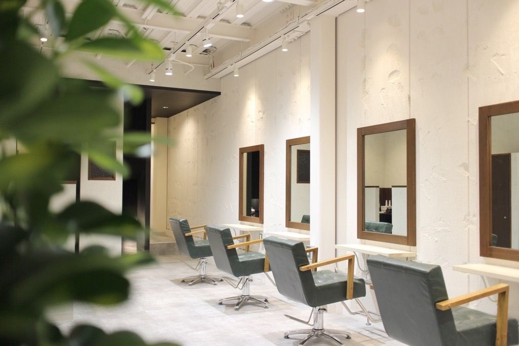 【春日野道】≪完全週休2日制!!毎週日曜定休！≫≪社会保険完備≫≪入客チャンス◎≫≪月給22万円スタート≫18時半には退勤可能！働きやすい環境が整った大人気サロン!!駅からすぐの地域密着型サロン「Akatsuki Hair ＆ Beauty（アカツキヘアーアンドビューティー）」からスタイリスト（美容師）の求人☆★☆