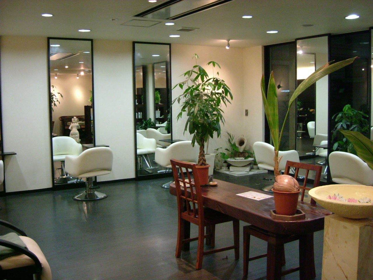 【南巽】◆完全週休2日制・まつ毛パーマも学べる・土日のお休みや連休の取得も可能・産休育休実績あり◆指定休日数や営業時間にとらわれず、希望勤務日数や時間を相談可能！17〜19時に営業終了するので、退社時間が早くプライベートも大切にできます！「KUPU KUPU HAIR（クプクプヘアー）」からアシスタント（美容師）の求人☆★