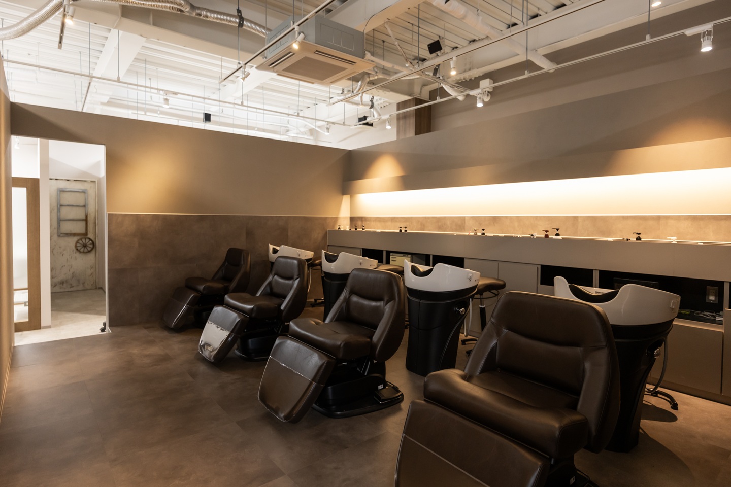 【惣利】≪スタイリストオンリーサロン・完全週休二日制・毎週2連休・社会保険完備・時短勤務OK≫正社員、パート、業務委託の選択OK！地域密着型でお客様と近い距離で関わります！！平均退勤時間も早く自分の時間も充実できるヘアサロン「SOTTO HAIR PRODUCE（ソットヘアープロデュース）」からスタイリスト（美容師）の求人★☆