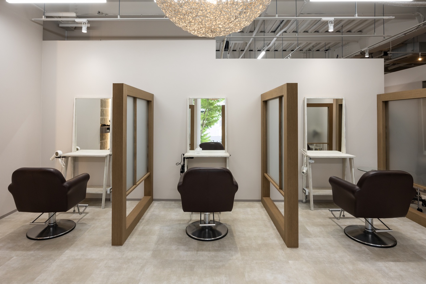 【惣利】≪スタイリストオンリーサロン・完全週休二日制・毎週2連休・社会保険完備・時短勤務OK≫正社員、パート、業務委託の選択OK！地域密着型でお客様と近い距離で関わります！！平均退勤時間も早く自分の時間も充実できるヘアサロン「SOTTO HAIR PRODUCE（ソットヘアープロデュース）」からスタイリスト（美容師）の求人★☆