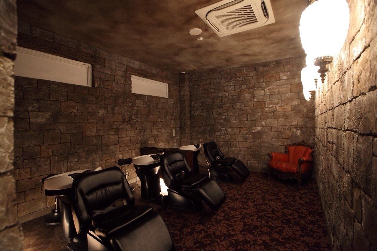 【住之江公園】≪社会保険完備≫≪住宅支度金支給≫未経験・新卒生も歓迎☆高い技術で地域から最新トレンドを発信するオシャレなヘアサロン☆「Die Hare（ディハーレ）」からアシスタント（美容師）の求人★☆