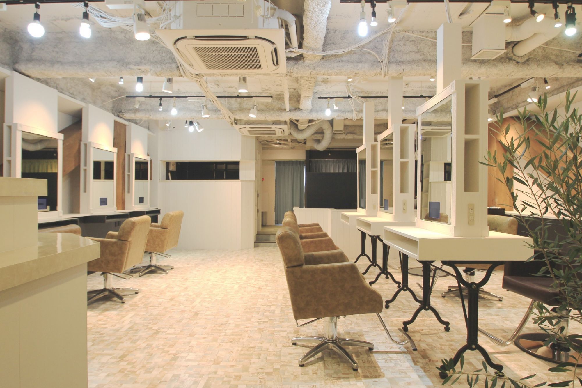 【天王寺】関西No.1の集客実績でバツグンの入客量!マンツーマンでお客様と関われるので、リピートにも繋げやすいサロンです!“WORLD ORDER 天王寺店(ワールドオーダーテンノウジテン)”から業務委託のスタイリスト(美容師)の求人☆★☆