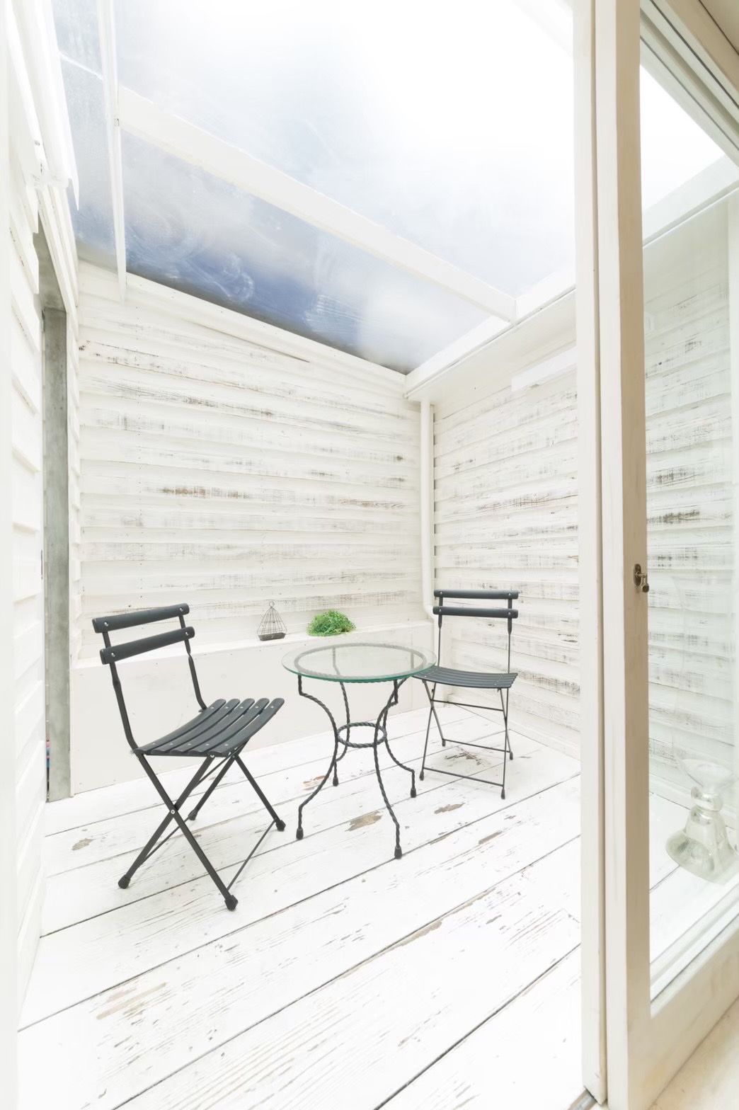 【西院】≪デビューまで最短1年≫≪月8日休み≫≪社会保険完備≫≪20時までに退勤可能≫個人レッスンは朝のみなので、プライベートの時間も作りやすい！美容師と兼任でアイラッシュとネイルもできるサロン！！「QUEEN by noism 西院店（クイーンバイノイズサイインテン）」からアシスタント（美容師）の求人☆★☆