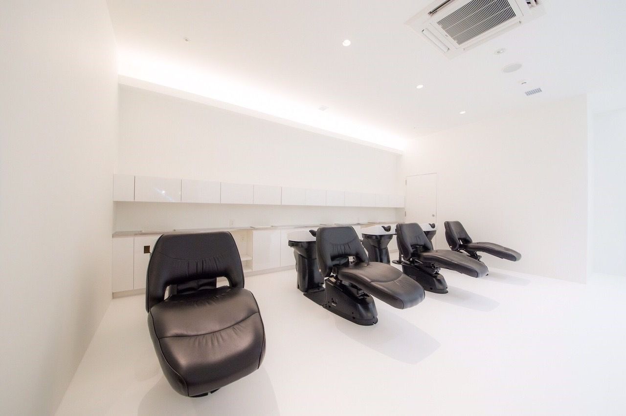 【京都駅】≪デビューまで最短1年≫≪月8日休み≫≪社会保険完備≫≪20時までに退勤可能≫個人レッスンは朝のみなので、プライベートの時間も大事にできます！美容師と兼任でアイラッシュとネイルもできるトータルビューティーサロン！！「NOISM ekolu 京都駅前店（ノイズエコルキョウトエキマエテン）」からアシスタント（美容師）の求人☆★☆