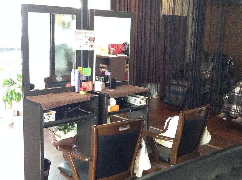 【学園前】◇◆社会保険あり◆◇長く勤めれば勤めるほど、条件UP！ハイキャリアの方でも安心して働ける環境が魅力です♪カラー専門店Lily（リリー）からカラーリスト（美容師）の求人☆★