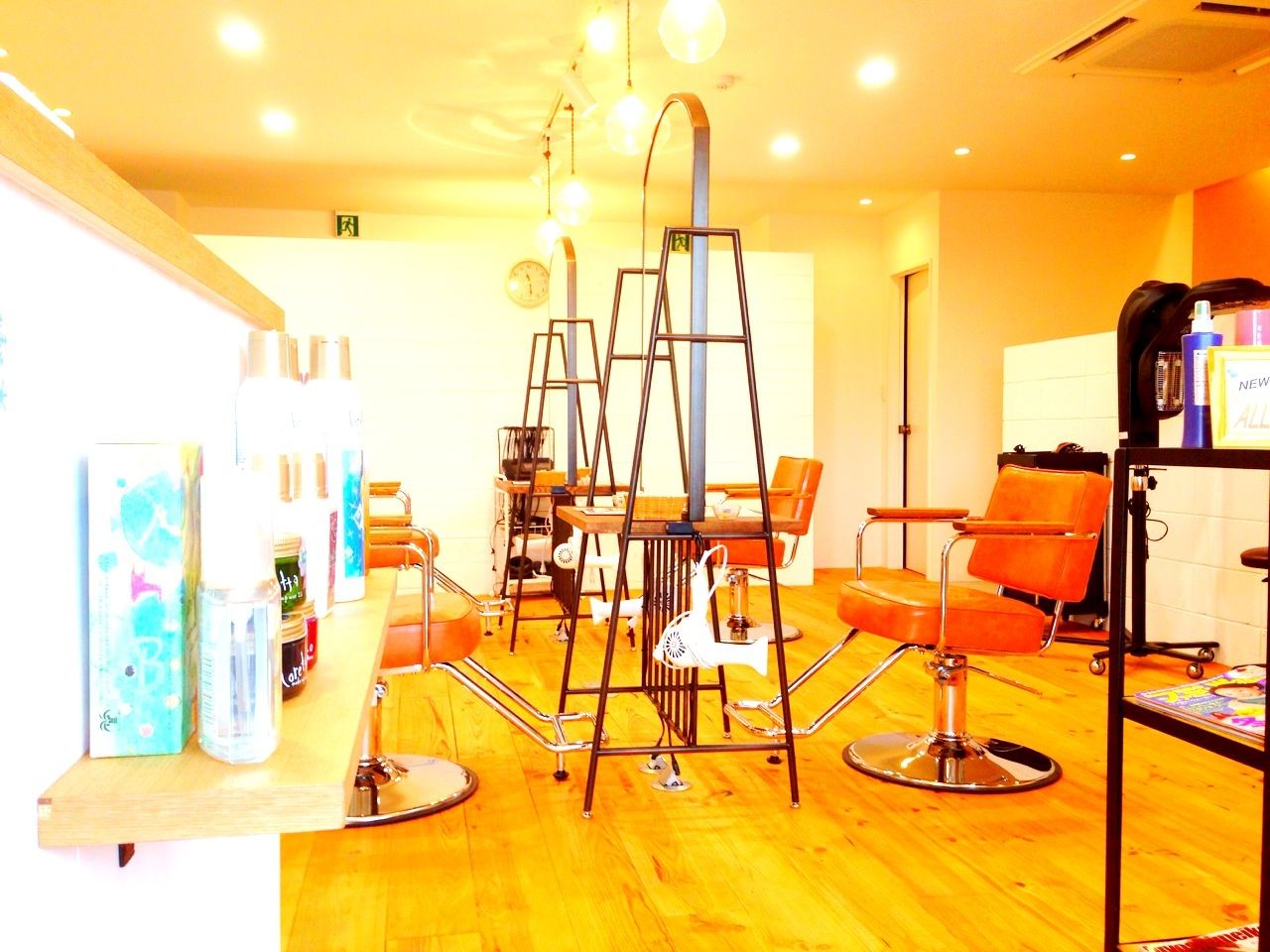 【木津駅】≪リニューアルオープン≫≪オープニングスタッフ募集≫≪月給35万円≫≪社会保険完備≫≪店長候補募集≫≪入客チャンスあり≫≪平均退社19時≫お客様と近い距離で自分のペースで施術して頂けます!ノルマもなくのびのび働ける!1人1人の個性を大切にして頂ける環境!「nicole hair design +(ニコルヘアーデザインプラス)」からスタイリスト(美容師)の求人☆★