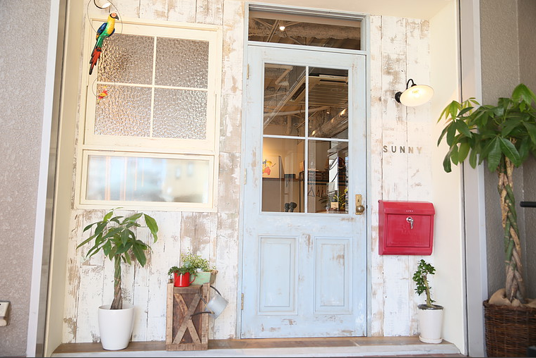 【鶴橋】オーナーさんからのマンツーマンレッスンでしっかり技術が学べます☆メリハリつけてプライベートも充実！リビングのように落ち着けるあたたかいヘアサロン☆「SUNNY（サニー）」からスタイリスト・Jrスタイリスト（美容師）の求人★☆