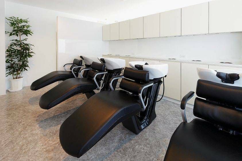 【学園前】≪中途アシスタント大募集≫≪アシスタント専任も大歓迎≫≪月給20万円≫≪≪社会保険完備≫≪月7,8日休み≫≪アシスタント専任もOK≫≪平均退社18〜19時台≫メイクや着付けも学べるサロン!30,40代のスタッフも活躍中!自分の個性を生かしながら働ける環境!「Blendz of arts(ブレンズオブアーツ)」からアシスタント(美容師)の求人☆★