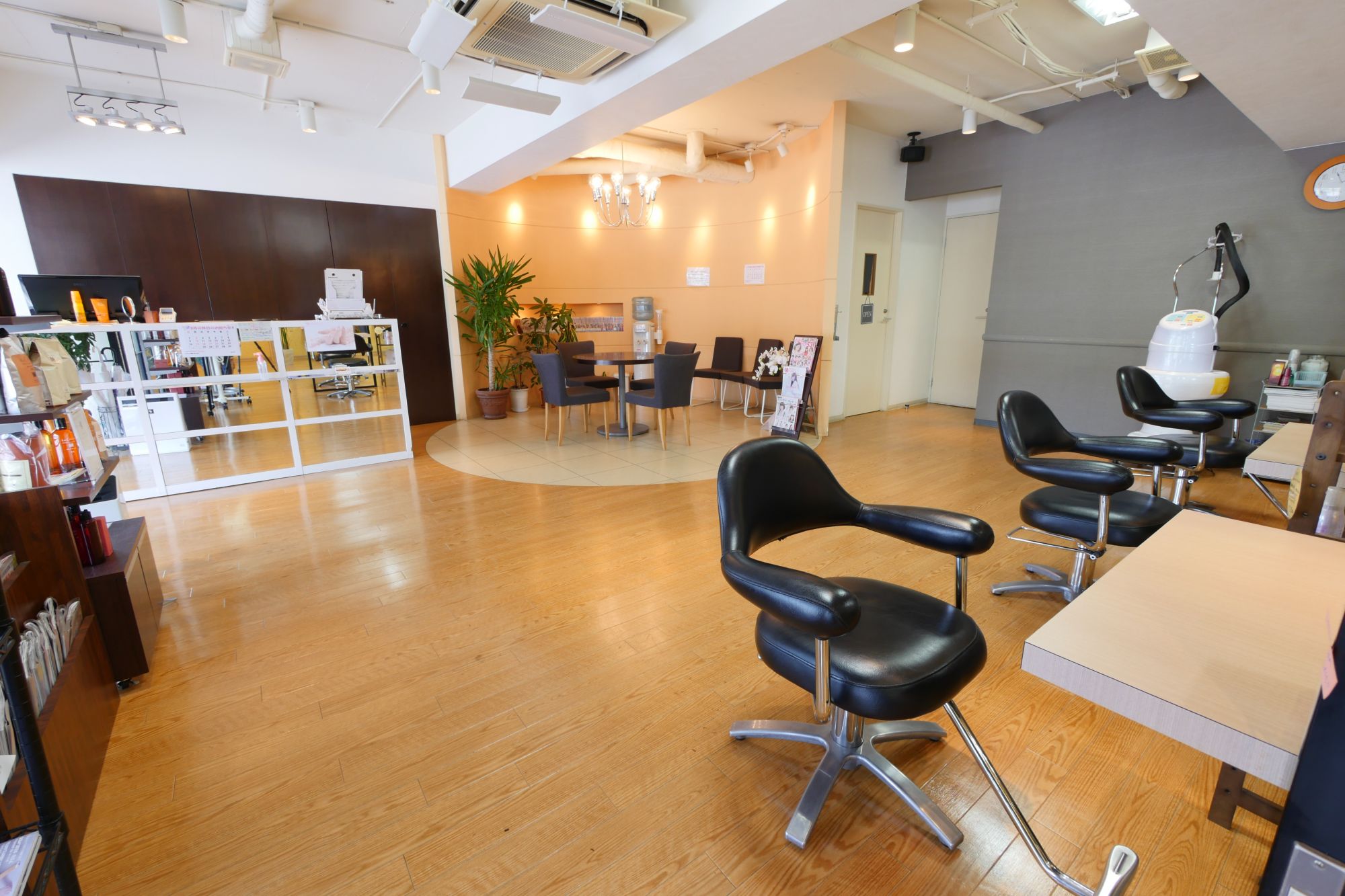 【学研北生駒】≪未経験・新卒生歓迎≫業界では珍しいアシスタントの歩合給あり♪充実したカリキュラムでステキな美容師に♪「ALLES（アレス）」からアシスタント（美容師）の求人☆★