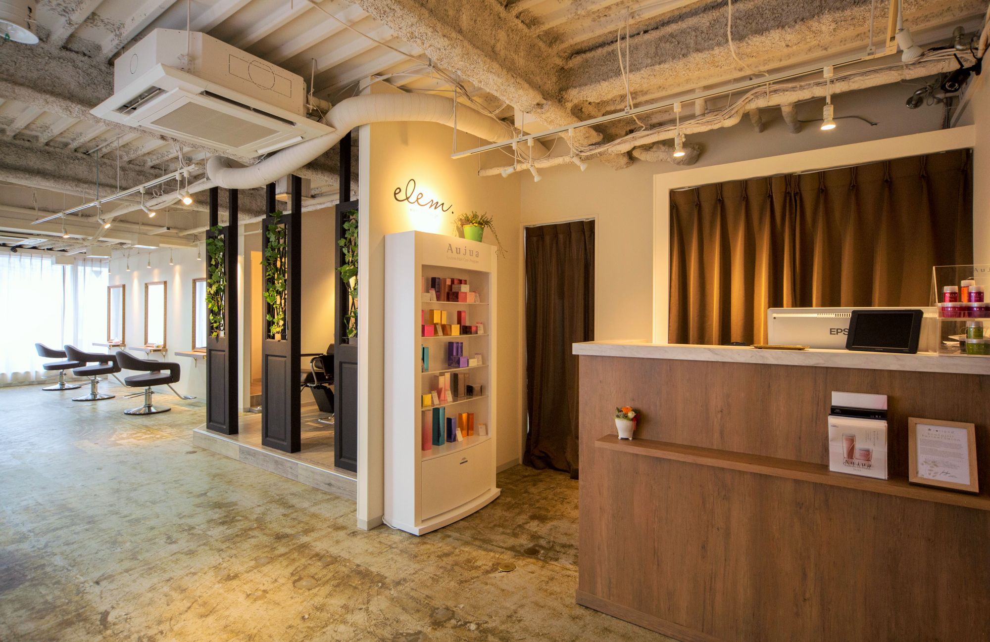 【心斎橋】≪社会保険完備＆完全週休二日制≫トレンド発信サロンで最先端の技術習得可能ですよ！独自教育カリキュラムで素敵な美容師になれます。「elem.（エレム）」からアシスタント（美容師）の求人☆★☆