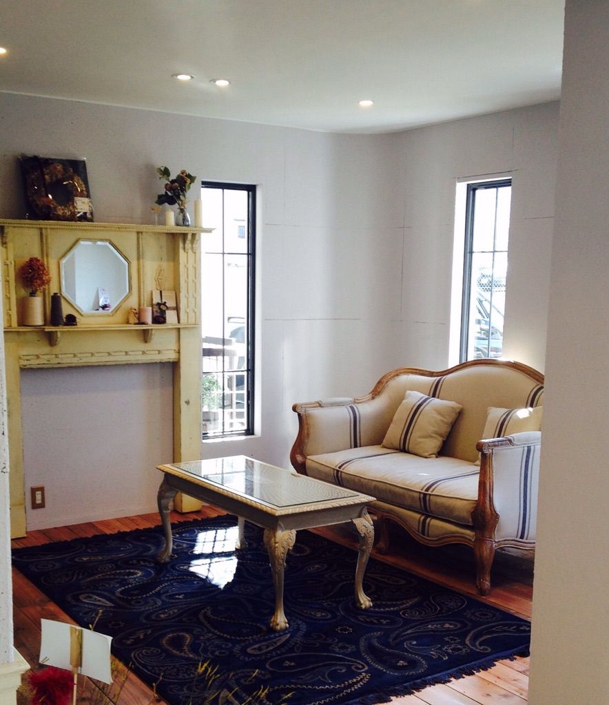 【学園前】パートスタッフ募集中！アンティーク調のオシャレな空間で、経験を活かして活躍しませんか？住宅街にある隠れ家サロン「Ricol...cadeau（リコルカドゥー）」からアシスタント（美容師）の求人☆☆