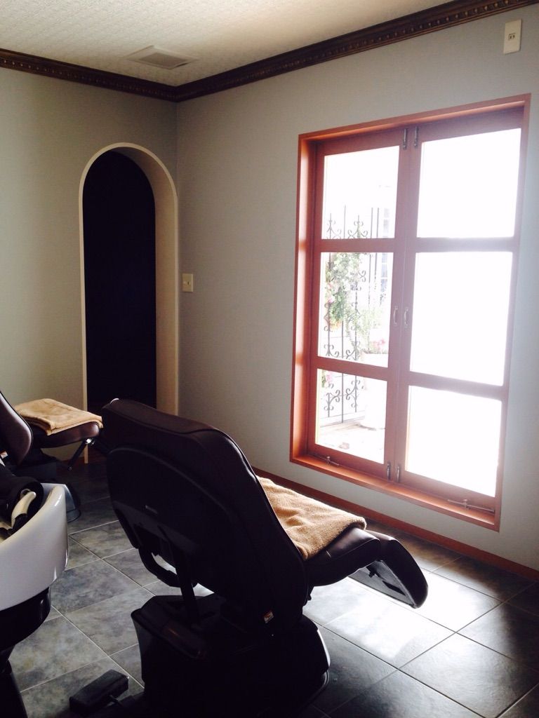 【学園前】パートスタッフ募集中！アンティーク調のオシャレな空間で、経験を活かして活躍しませんか？住宅街にある隠れ家サロン「Ricol...cadeau（リコルカドゥー）」からアシスタント（美容師）の求人☆☆