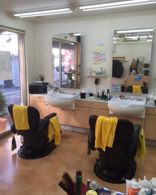 【花園町】≪技術者月給30万円〜≫技術次第で随時昇給！和気あいあいと楽しく働いています！地域密着のアットホームサロン「KING（キング）」から理容師（理容室）の求人★☆★