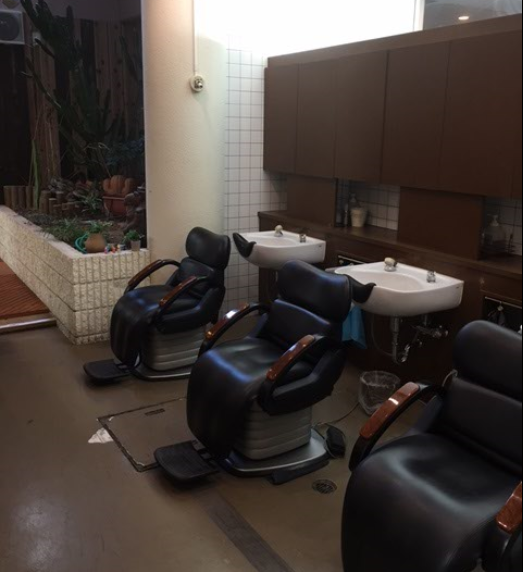 【河内松原】≪未経験・通信生・新卒生OK≫≪駅から徒歩3分≫ダメージレスにこだわり☆経験豊富なスタイリストさんばかりなので未経験でも安心♪スタッフ同士仲が良くアットホームなお店です！「janji（ジャンジー）」からアシスタント（美容師）の求人☆★☆