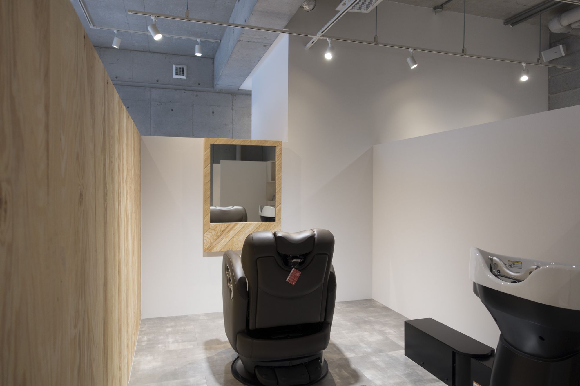 【上新庄】≪完全週休2日制≫≪土日休みOK≫≪月給25万円スタート≫≪技術売上の50%還元≫入客チャンスも多く、プライベートを大切にしながらでもしっかりと稼いでいける環境です！「EACH（イーチ）」からスタイリスト（美容師）の求人☆★