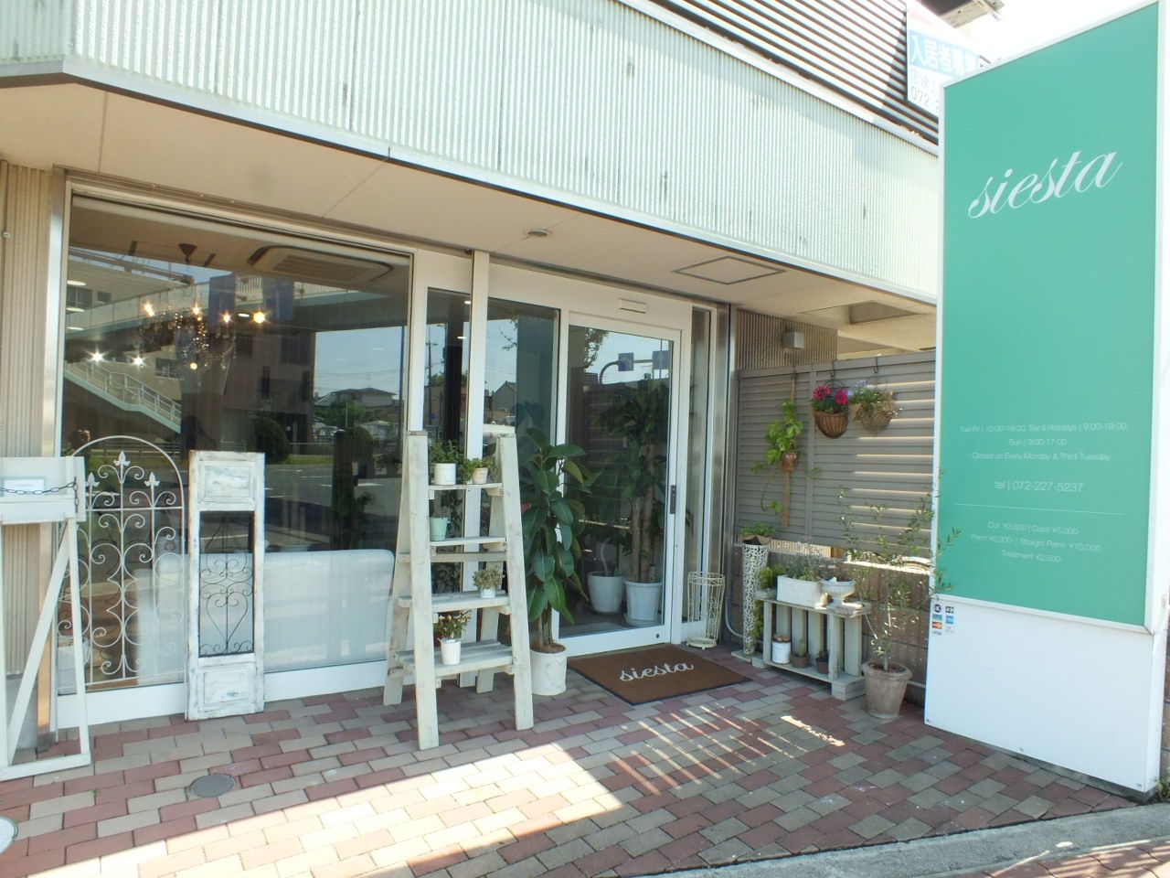 【堺東】≪月7,8日休み≫≪営業中レッスンOK≫≪平均退社時間19時≫朝レッスンなので夜は遅くなりません♪プライベートとメリハリつけて働けますよ☆「siesta（シエスタ）」からスタイリスト・Jr.スタイリスト（美容師）の求人☆☆