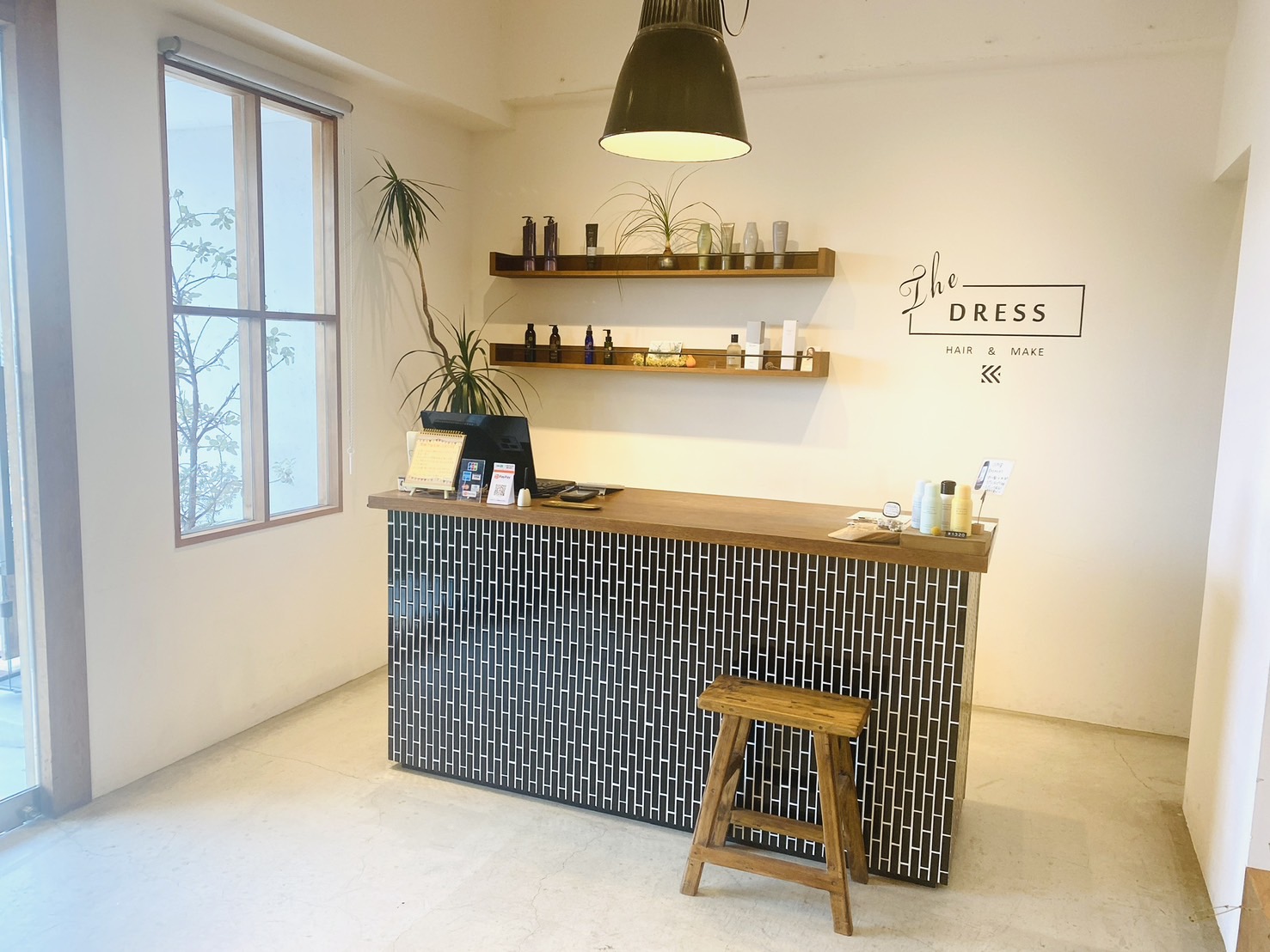 【藤井寺駅】≪完全週休2日制≫≪社会保険完備≫≪有給休暇あり≫新店舗出店予定なので、オープニングスタッフ大歓迎です！平均退社時間19時！営業時間内のレッスンも可能！スタッフの働きやすさを大事にしています！広々としておしゃれなサロン！中途アシスタント絶賛募集中。「DRESS（ドレス）」からアシスタント（美容師）の求人★☆