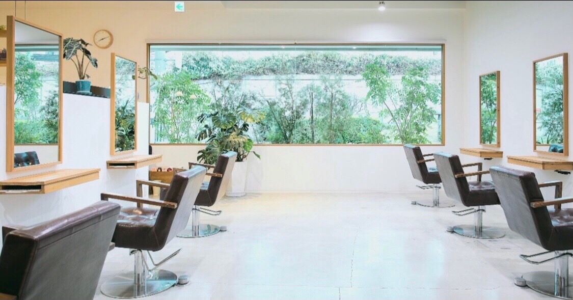 【堺東】≪月給25万円＋歩合≫≪月8,9日休み≫≪土日休み応相談≫≪有給休暇あり≫≪社会保険完備≫入客チャンスあり、出店に向けて募集中！幅広いお客様が来店されるトータルビューティーサロンです。レッスンなしなら19時半には退勤できます！「Jadore（ジャドール）」スタイリスト（美容師）の求人です☆★☆