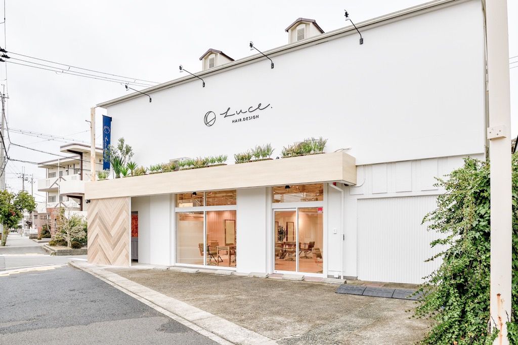 【播磨町≪社会保険完備≫≪完全週休2日制≫≪有給休暇あり!土日取得可能≫スタッフ同士仲が良く、チームワーク抜群!!長く働いて行ける環境が整ったアットホームサロン!高歩合の業務委託や週3日で日曜休みの時短社員も選択可能!「Luc.hair.design(ルクヘアーデザイン)」からスタイリスト(美容師)の求人☆★☆