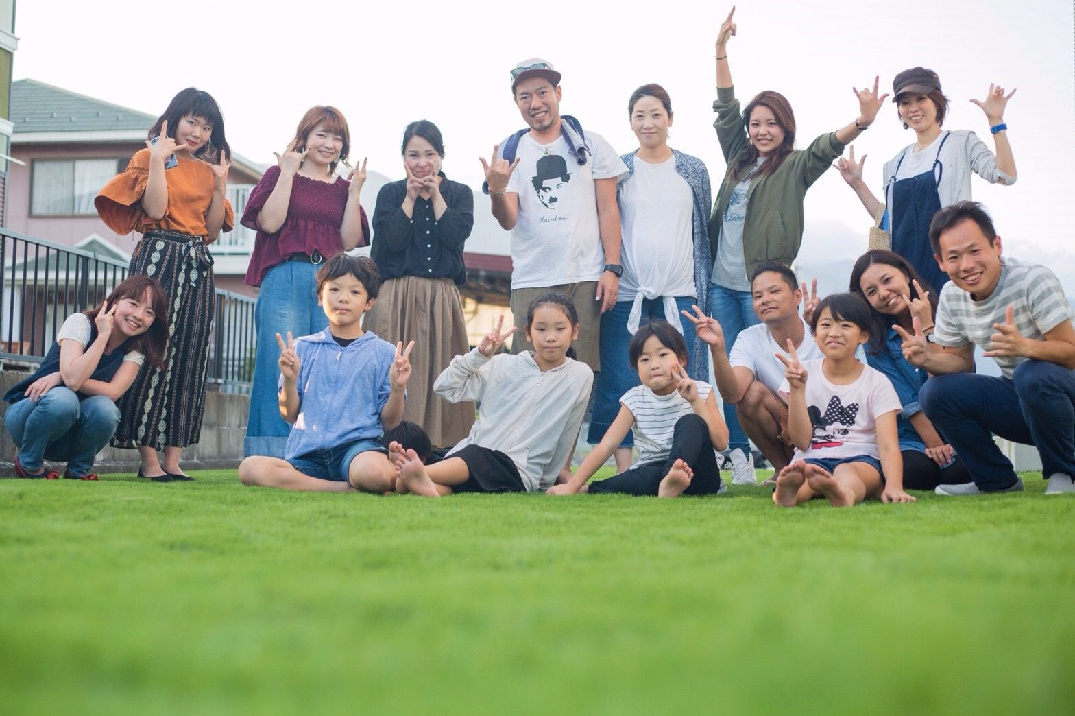 【草津】≪月8,9日休み≫≪社会保険完備≫≪毎月1回、日曜休みあり≫≪ママさん美容師も歓迎≫平均客単価1万円以上の高単価サロン！年間休日115日と業界最高水準なのでプライベート充実！入客スタイルはマンツーマンでも掛け持ちでも可能！スタッフの個性を活かして活躍してもらいます◎「HAIR DESIGN Kizuna（ヘアーデザインキズナ）」からスタイリスト（美容師）の求人★☆