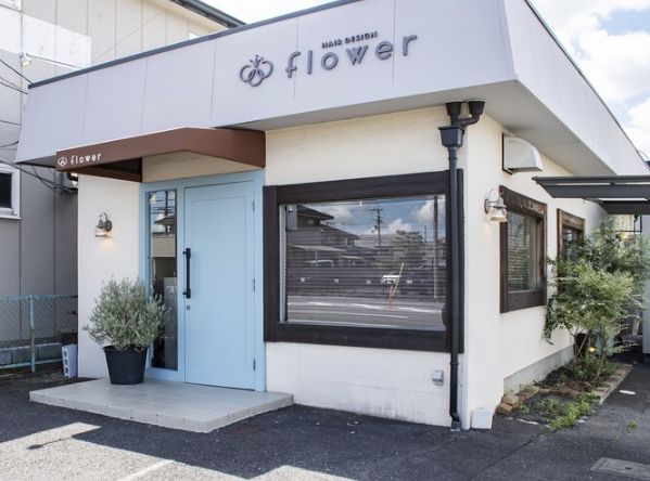 【草津】≪月8,9日休み≫≪社会保険完備≫≪毎月1回、日曜休みあり≫≪奨学金手当あり≫ウィッグ代は全額店舗が負担！営業中レッスンOKなので最短1年半デビューも可能です！「flower（フラワー）」からアシスタント（美容師）の求人★☆