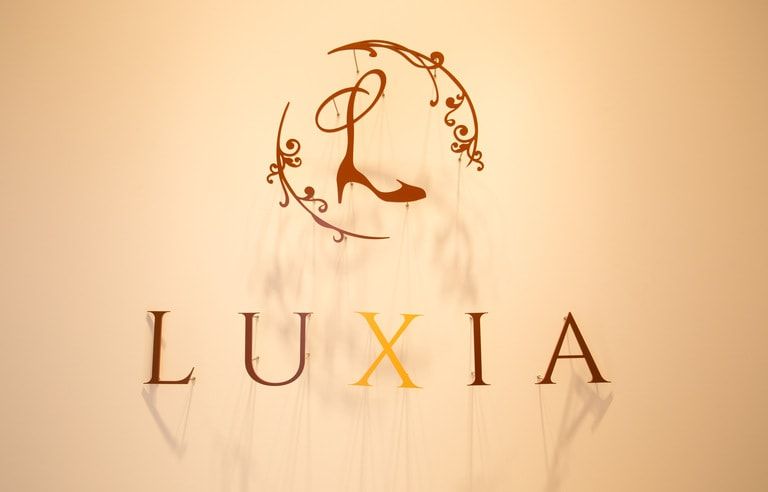 【明石駅】≪正社員と委託を選択可能≫≪入客チャンス大≫フリー40％、指名50％〜最大60％還元！圧倒的な集客で月200名以上入客可能！50万円以上稼ぐスタッフ多数！フリースタイルな働き方が可能なサロン「LUXIA（ラクシア）」からスタイリスト（美容師）の求人☆★