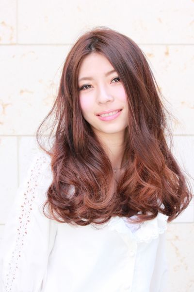 【伊丹駅】社会保険完備!店舗展開する注目のサロン!中途採用の方も多数活躍中!少人数制&アットホームな空気感が魅力のスリッパでくつろぐ新感覚“和テイスト空間「en rise hair&Color’s伊丹店(エンライズヘアーアンドカラーズ)」からアシスタント(美容師)の求人★☆