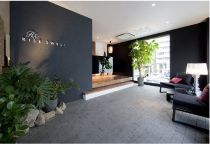 【江坂】社会保険完備!店舗展開する注目のサロン!中途採用の方も多数活躍中!少人数制&アットホームな雰囲気が人気!入客チャンスも多いのでしっかり稼げます!「RISE SWELL 江坂店(ライズスウェル)」からスタイリスト(美容師)の求人★☆