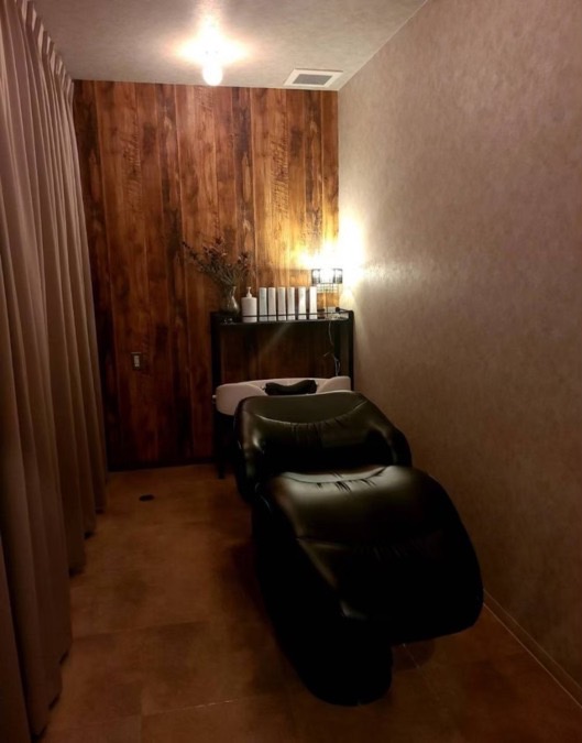 【荒本】≪社会保険完備≫≪18時台退社可能≫≪2年以内デビュー可能≫女性が働きやすく安心して長くお勤めしていただける環境です！レッスン環境もバッチリですよ！「CARON cherie（カロンシェリー）」からアシスタント（美容師）の求人☆☆