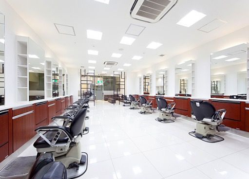 【阪急塚口】≪19時終わり≫≪月収40万円以上可能≫リーズナブルな料金で人気！入客チャンスもあってしっかり稼げます。仕事が終わるのも早く、長く働きやすい地域密着の理容室、「PAPAS 塚口店（パパスツカグチテン）」から理容師（理容室）の求人☆★☆