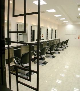 【阪急箕面】≪19時終わり≫≪月収40万円以上可能≫お手頃価格で人気！入客チャンスがあって稼げます☆お仕事終わりも早いので長く働けますね！地域密着の理容室「PAPAS 箕面店（パパスミノオテン）」から理容師（理容室）の求人☆★☆