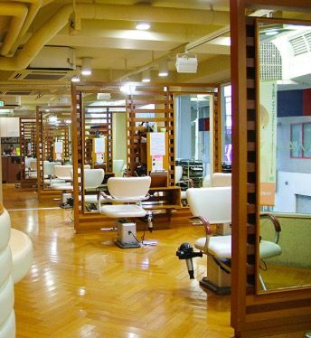 【十三】≪18:40までに退勤≫≪スタイリスト月給25～50万円≫お仕事終わりが早いので、仕事と家庭を両立できます店舗売上を。みんなで分配するのでやりがいもバッチリ！アナタの経験を活かして長く活躍してください！「MAMAS 十三店（ママスジュウソウテン）」からスタイリスト（美容師）の求人☆★☆