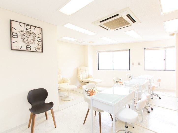 【香里園】≪扶養内勤務もOK≫≪土日勤務できる方は月給23万円～≫お客様との距離も近く、地域の方から愛されるアットホームサロン「Ribon（リボン）」楽しく一緒にお店創りしませんか ネイリスト（ネイル）の求人★☆★