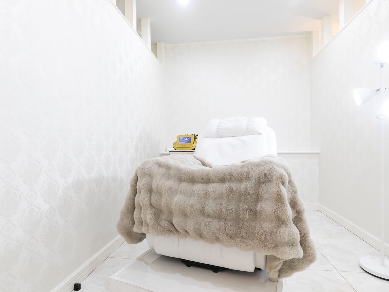 【守山駅】≪完全個室のプライベートサロン≫≪月8日休み≫≪社会保険完備≫≪入客チャンスあり≫≪有給休暇あり≫パートさん歓迎！！歩合給もしっかり還元してもらえるので高収入も目指せます！地域密着で大人気のヘアサロン！「FREYJA（フレイヤ）」からスタイリスト（美容師）の求人☆★